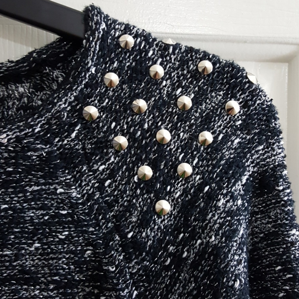 Sweater - Picture 6 of 6